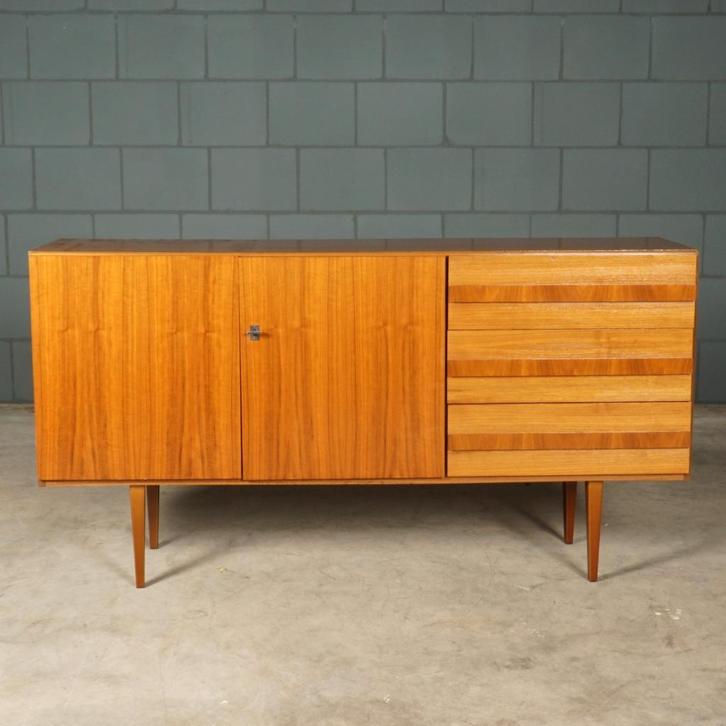 Vintage notenhouten sideboard – Otto Schmidt Möbelfabrik '60, Verzamelen, Retro, Huis en Inrichting, Ophalen of Verzenden
