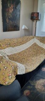 Mooie grote quilt, okergeel/creme met roosjes, Ophalen of Verzenden