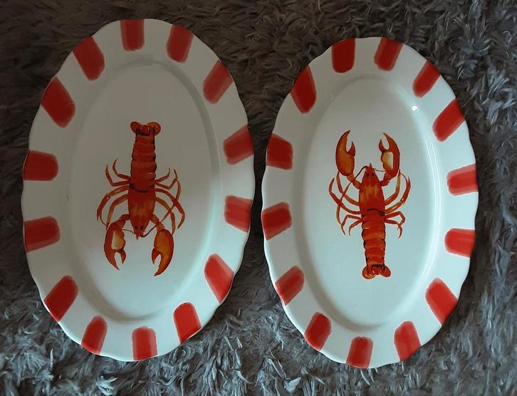 Twee Borden met Kreeft Afbeelding, Huis en Inrichting, Keuken | Servies, Nieuw, Bord(en), Overige stijlen, Aardewerk, Ophalen