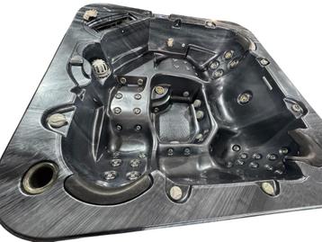 Grote balboa jacuzzi incl cover zwart beschikbaar voor biedingen