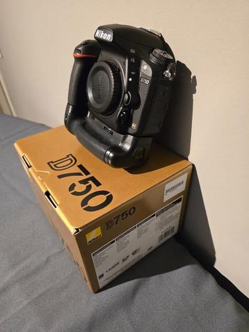 Nikon d750 Set met slecht ca 7800 clicks beschikbaar voor biedingen