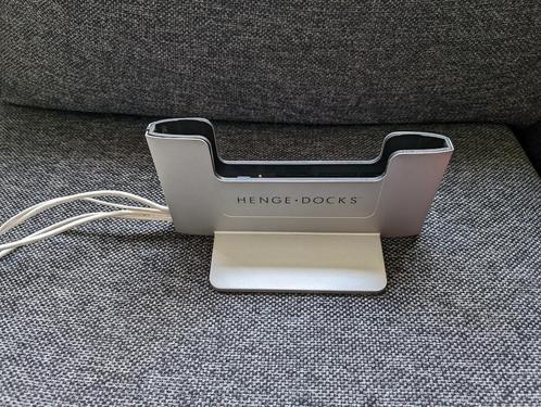 Henge Docks Vertical Dock Macbook Pro 15 inch Retina, Computers en Software, Dockingstations, Gebruikt, Docking station, Laptop