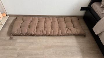2x Speelkussen H&M bruin 50x150cm, zgan beschikbaar voor biedingen
