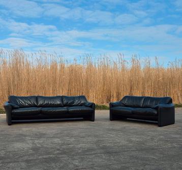 Set OPKNAPPERS Leer 2 en 3 zits Cassina Maralunga beschikbaar voor biedingen