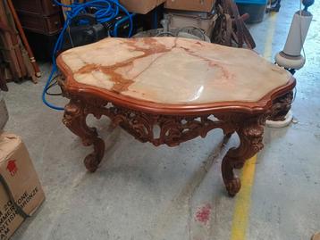 Antieke salontafel marmer blad onderstel.houtsnijwerk beschikbaar voor biedingen