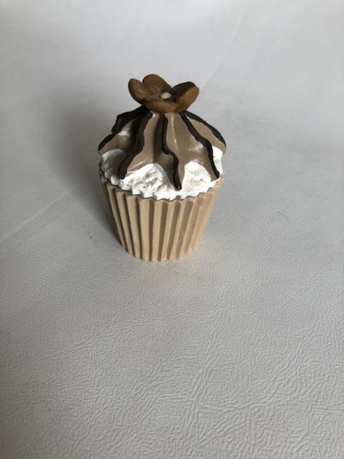 Gebakje mocca cupcake slagroom chocolade sier gebak, Huis en Inrichting, Woonaccessoires | Overige, Nieuw, Ophalen of Verzenden