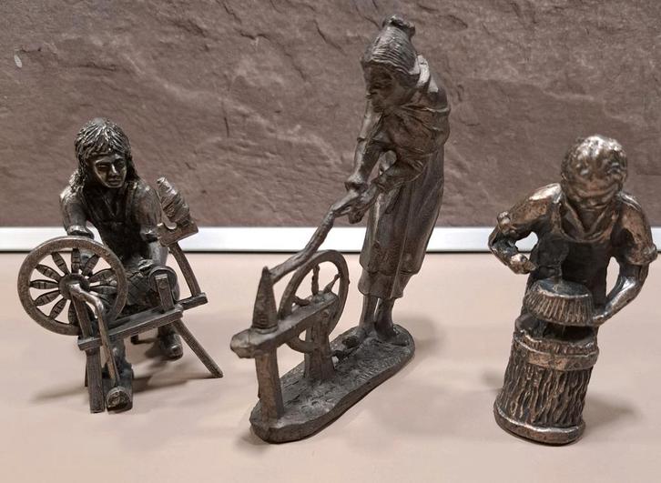 Zilvertin Tinnenbeeldjes: Spinster & Mandenmaker, Antiek en Kunst, Antiek | Tin, Ophalen of Verzenden