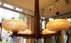 Art Deco hanglamp met 4 roze gemarmerde kappen ca 1920., Ophalen