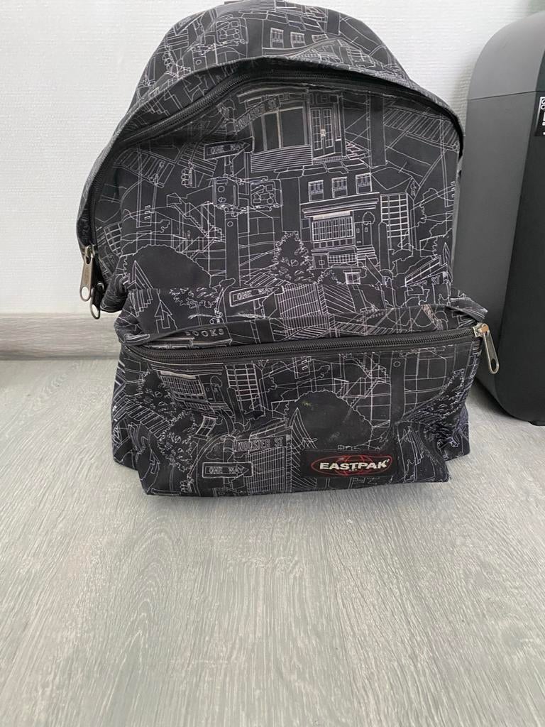 Eastpak Rugzak met print, Ophalen, Gebruikt, 25 tot 40 cm, 30 tot 45 cm