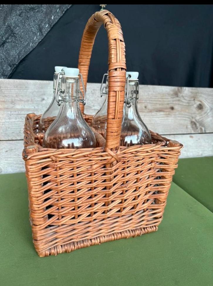 Vintage Mand met 4 Flessen, Hobby en Vrije tijd, Picknickmanden, Gebruikt, Ophalen of Verzenden