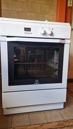 Inductie fornuis INDESIT, Witgoed en Apparatuur, Ophalen, Gebruikt, 4 kookzones, Inductie
