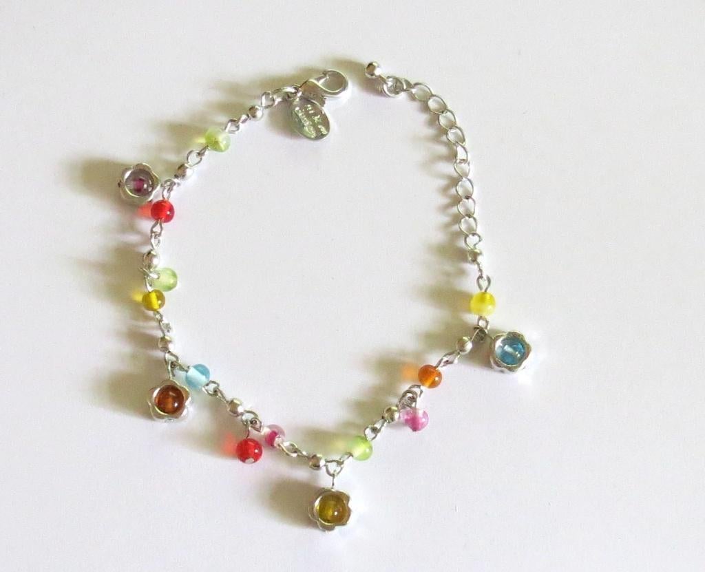 Zilverkleurig Armbandje met kralen en bloem bedels  20cm, Sieraden, Tassen en Uiterlijk, Armbanden, Nieuw, Overige materialen