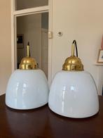 Set van 2 vintage café hanglampen – Opaalglas & messing, Ophalen, Gebruikt, Minder dan 50 cm
