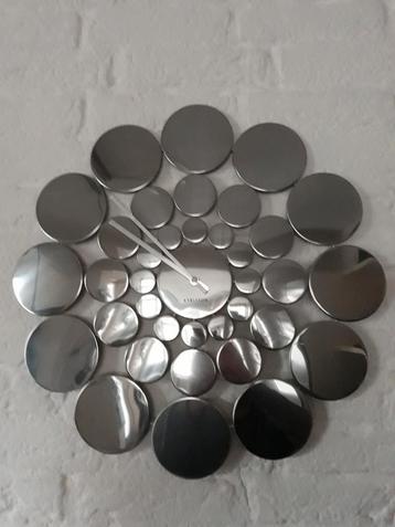 Karlsson klok bolletjes

49 cm (rond)
 beschikbaar voor biedingen