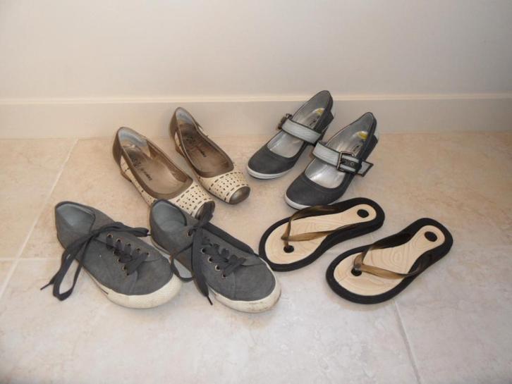 Schoenen Teenslippers Hakken Pumps Gympen 38 Gratis Croc, Kleding | Dames, Schoenen, Zo goed als nieuw, Ophalen of Verzenden