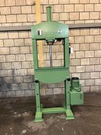 Brootpers merk Geuma type Ehp-13-He 13 ton slag 600 mm, Verzenden