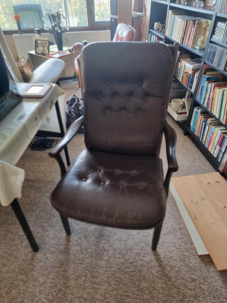 Vintage fauteuil - Leer, Huis en Inrichting, Fauteuils, Gebruikt, Hout, Leer, 50 tot 75 cm, Minder dan 75 cm, Ophalen