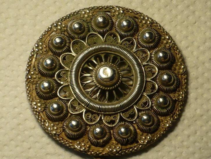 Prachtige grote zilveren Zeeuwse knoop 19e eeuw. Bodemvondst, Antiek en Kunst, Antiek | Goud en Zilver, Zilver, Verzenden