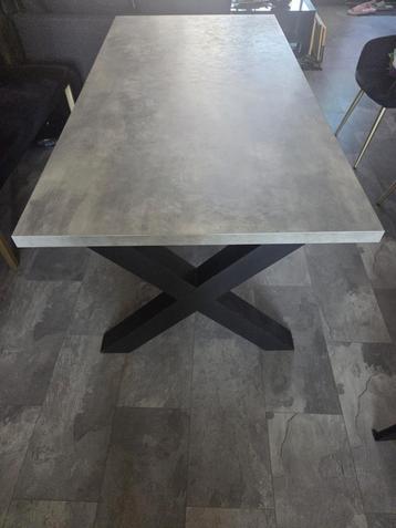 Eettafel betonlook