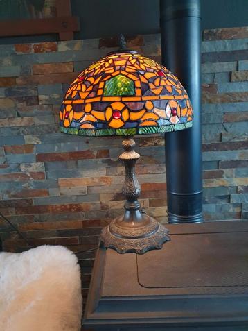 Tiffany lamp beschikbaar voor biedingen