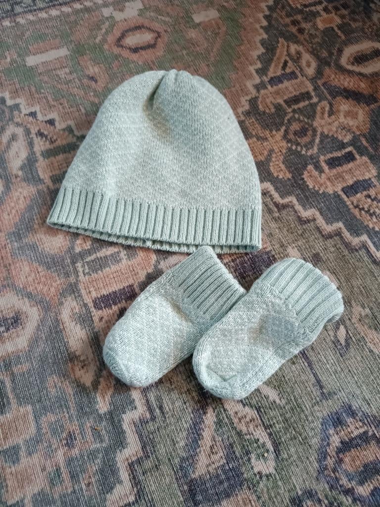 Mintgroene met witte muts en handschoentjes maat 62-68, Kinderen en Baby's, Babykleding | Mutsen, Sjaals en Wanten, Ophalen of Verzenden
