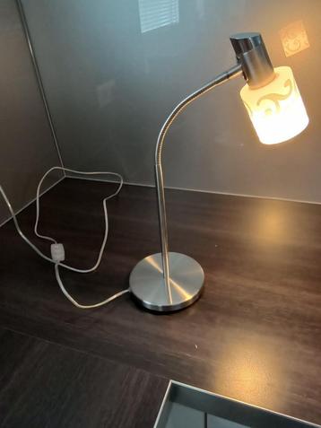 Mooie tafellamp modern beschikbaar voor biedingen