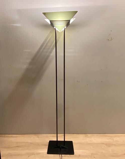 Italiaans jaren 80 design vloerlamp Deco Terra door Tronconi, Huis en Inrichting, Lampen | Vloerlampen, Gebruikt, 150 tot 200 cm