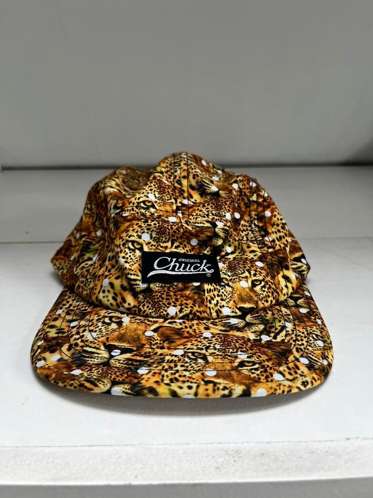 Strapback cap Chuck Original: luipaard print, Kleding | Heren, Hoeden en Petten, Zo goed als nieuw, Pet, 57 cm (M, 7⅛ inch) of minder