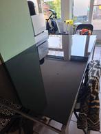 Zwarte glazen tafel met metalen poten, Huis en Inrichting, Tafels | Eettafels, Ophalen