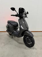 Vespa Sprint 2022 ! 80cc NIEUWSTAAT Porsche Grey! Akrapovic!, Ophalen of Verzenden, Zo goed als nieuw