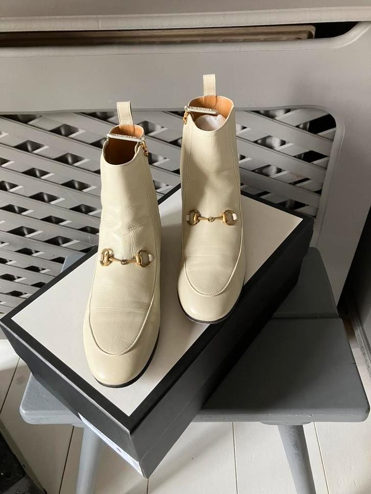 Gucci laarsjes roomkleur 36, Kleding | Dames, Schoenen, Zo goed als nieuw, Lage of Enkellaarzen, Beige, Ophalen of Verzenden
