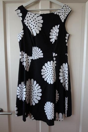 Vlotte A-lijn jurk merk Steps maat 42 zwart + witte bloemen beschikbaar voor biedingen