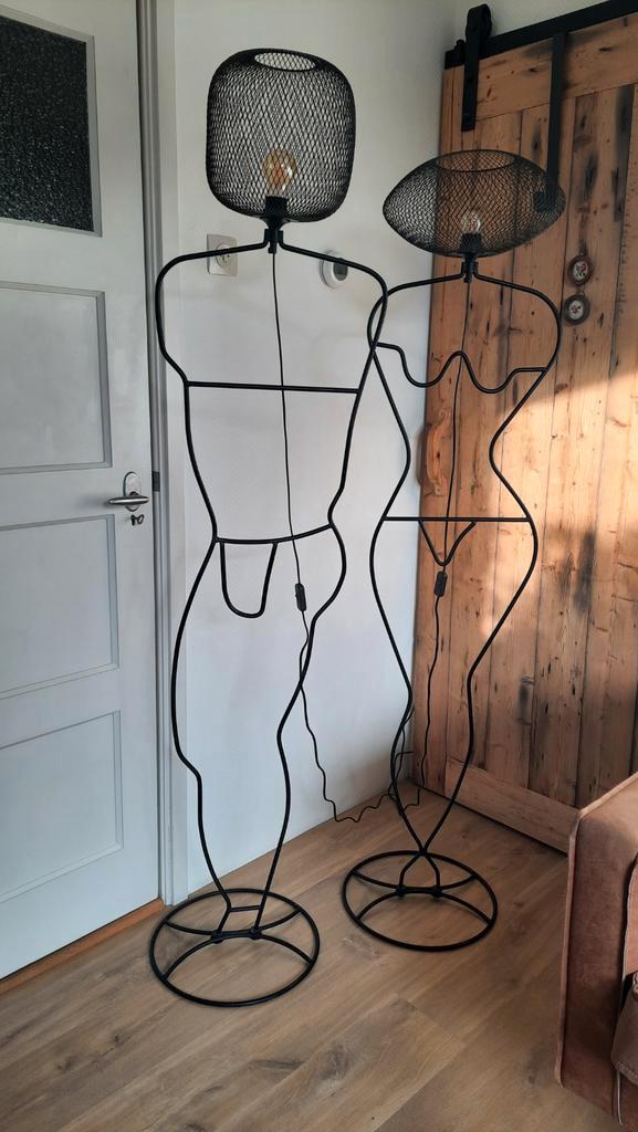 Twee dressboy dressgirl vloerlamp zwart,lees de beschrijving, Huis en Inrichting, Woonaccessoires | Kapstokken, Zo goed als nieuw