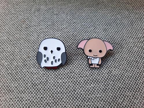 2 leuke Harry Potter pins (Dobby en Hedwig) te koop, Verzamelen, Speldjes, Pins en Buttons, Nieuw, Speldje of Pin, Overige onderwerpen