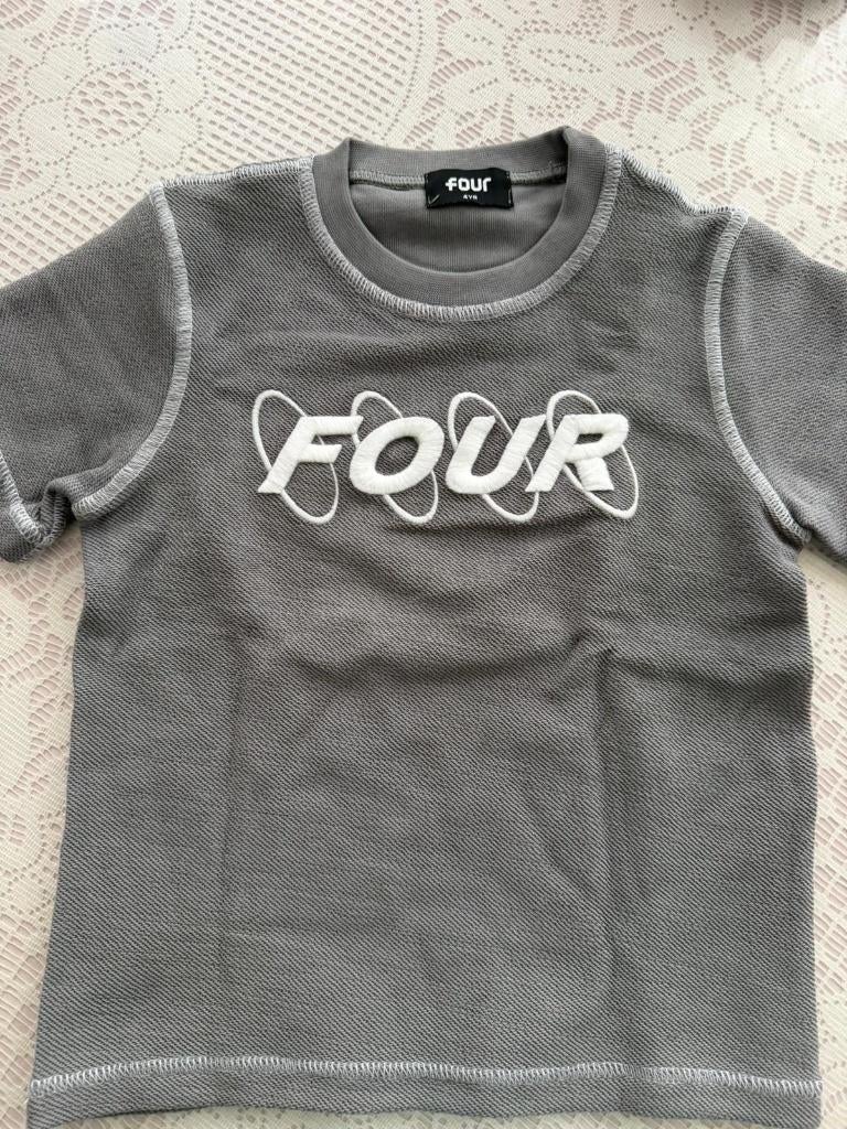 FOUR grijze t-shirt in maat 4 yr, Nieuw, Ophalen of Verzenden, Shirt of Longsleeve, FOUR
