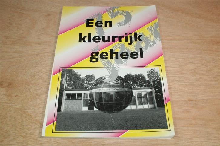 Een Kleurrijk Geheel — 75 Jaar Voetbal Westerbroek, Boeken, Geschiedenis | Stad en Regio, Gelezen, Ophalen of Verzenden