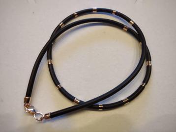 Caoutchouc collier met 14krt rosé gouden monturen/sluiting beschikbaar voor biedingen