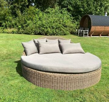 Luxe XXL design ligbedden rond uit voorraad beschikbaar voor biedingen