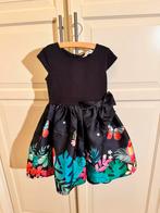 Zwart feestjurk meisje papegaai jurk vlinder jungle mt 110, Ophalen of Verzenden, Zo goed als nieuw, Meisje, Jurk of Rok