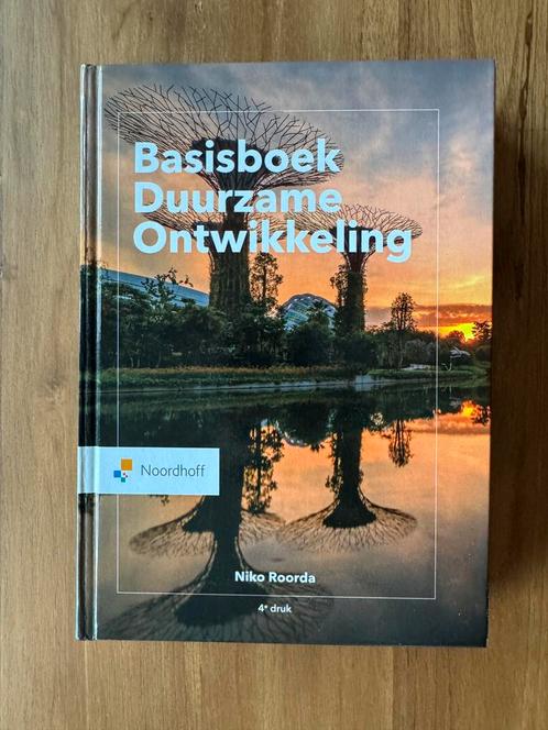 Dr. Niko Roorda - Basisboek duurzame ontwikkeling, Boeken, Wetenschap, Zo goed als nieuw, Ophalen