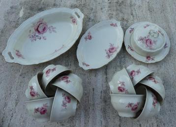 J G H & Z Prachtige Rode Rozen Servies beschikbaar voor biedingen