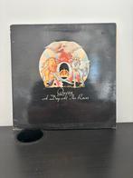 LP: Queen - A day at the races (SWE/1976), Ophalen of Verzenden, Zo goed als nieuw, Poprock
