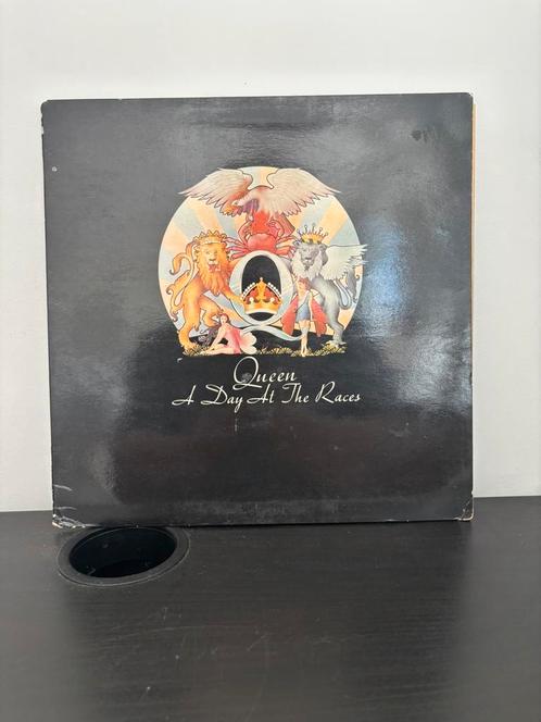 LP: Queen - A day at the races (SWE/1976), Cd's en Dvd's, Vinyl | Rock, Zo goed als nieuw, Poprock, Ophalen of Verzenden