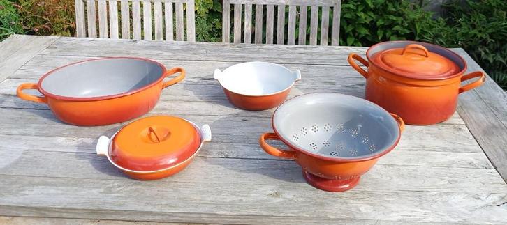 Vintage rood/oranje pannen, vergiet en teiltje, Antiek en Kunst, Antiek | Emaille, Ophalen