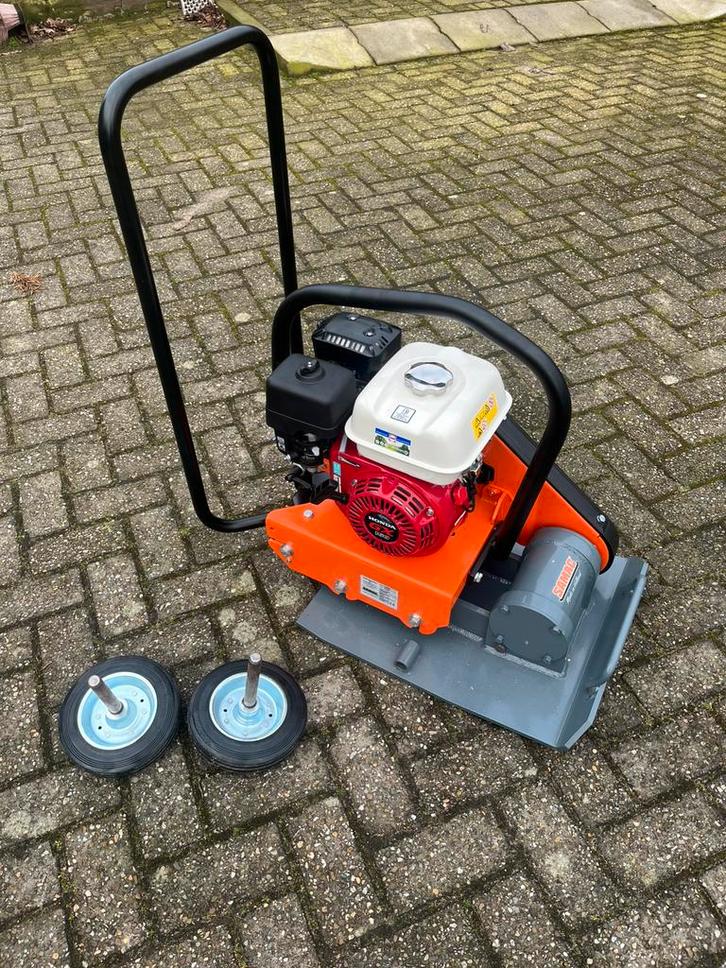 Trilplaat te huur, Tuin en Terras, Hand-tuingereedschap, Zo goed als nieuw, Ophalen of Verzenden