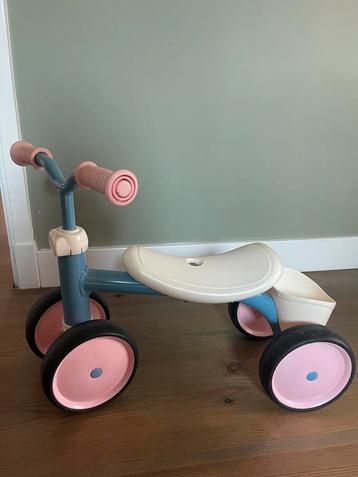 Loopfietsje met 4 wielen beschikbaar voor biedingen