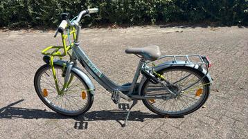 Meisjes fiets 22 inch met zowel handrem als voetrem beschikbaar voor biedingen