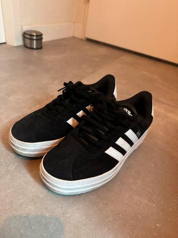 Adidas Sneakers - Maat 40 3/4 - Zwart beschikbaar voor biedingen