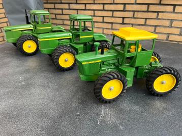 Drie John Deere kniktractors Ertl 1/16 beschikbaar voor biedingen