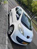 Peugeot 107 1.0 12V 5DR 2007 Wit, Auto's, Voorwielaandrijving, Origineel Nederlands, Handgeschakeld, Grijs